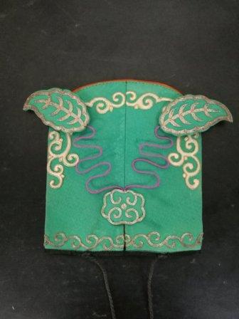 图15 棒槌巾背面篇幅所限,其他常见巾类如鸭尾巾,软罗帽,高方巾,矮