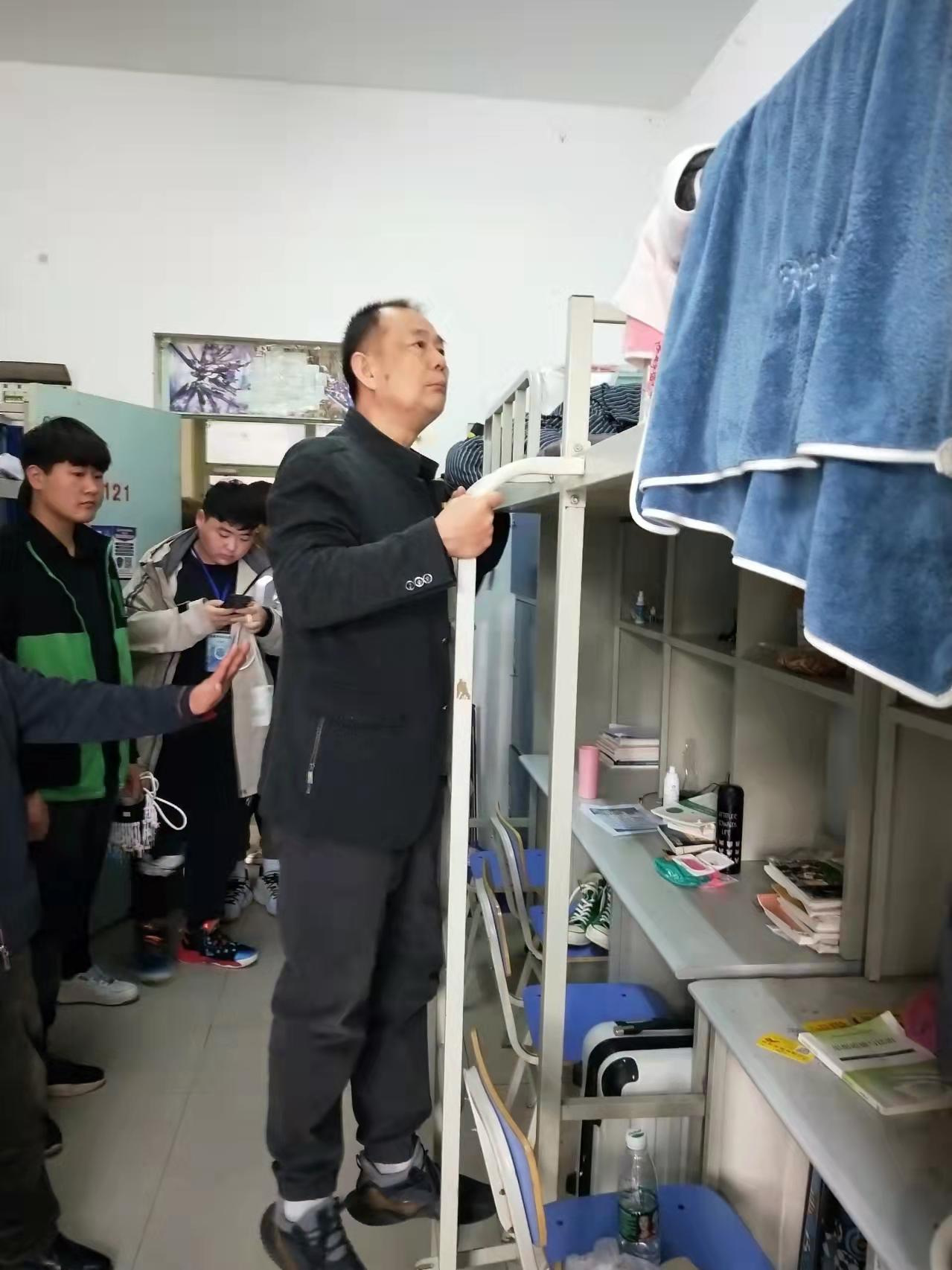 健鼎学院开展学生宿舍安全卫生大检查