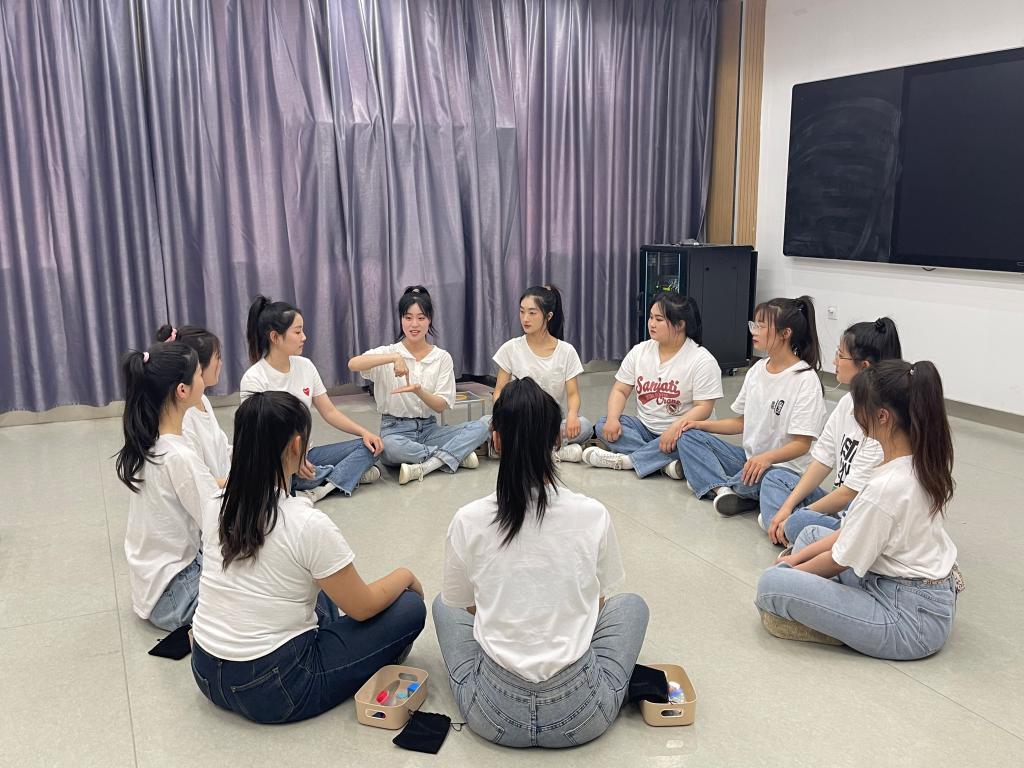 五年制大专部学前教育专业2018级学生完成专业汇报工作